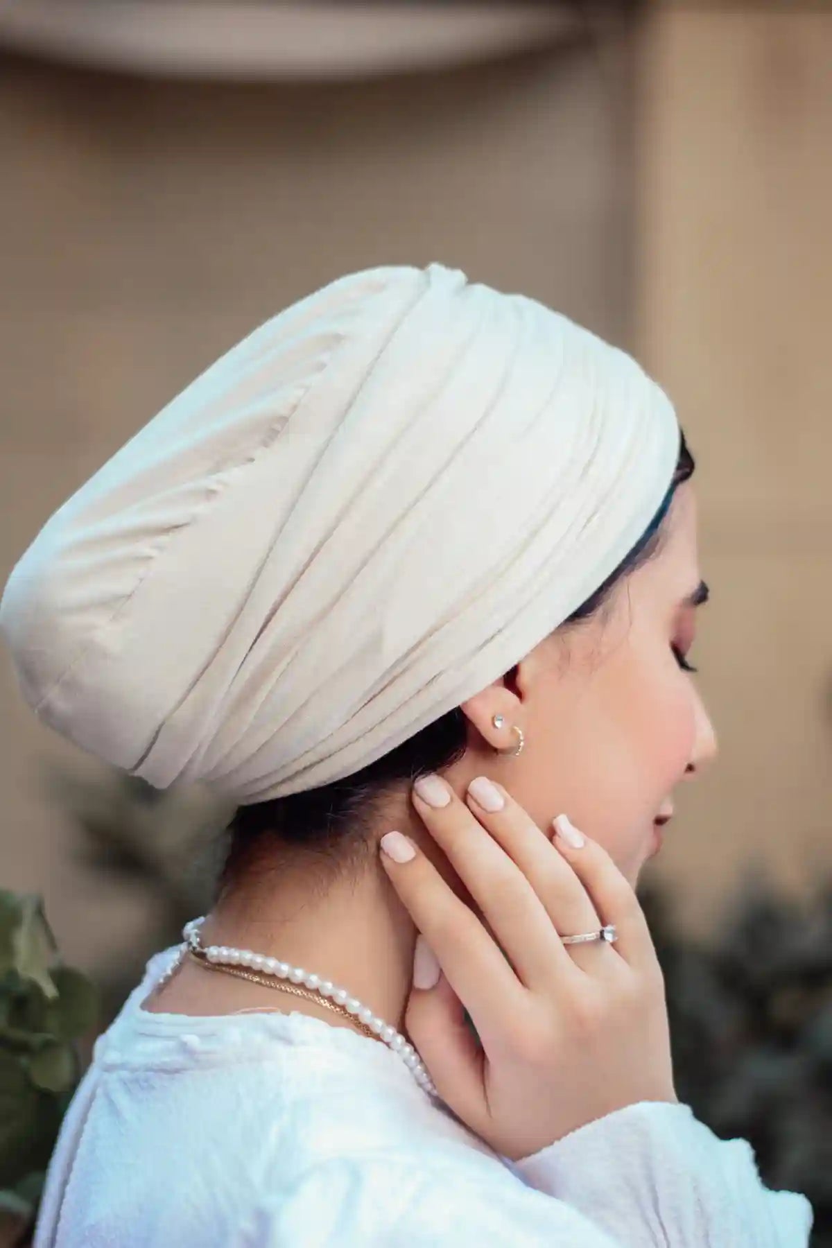 Light beige “cotton” turban