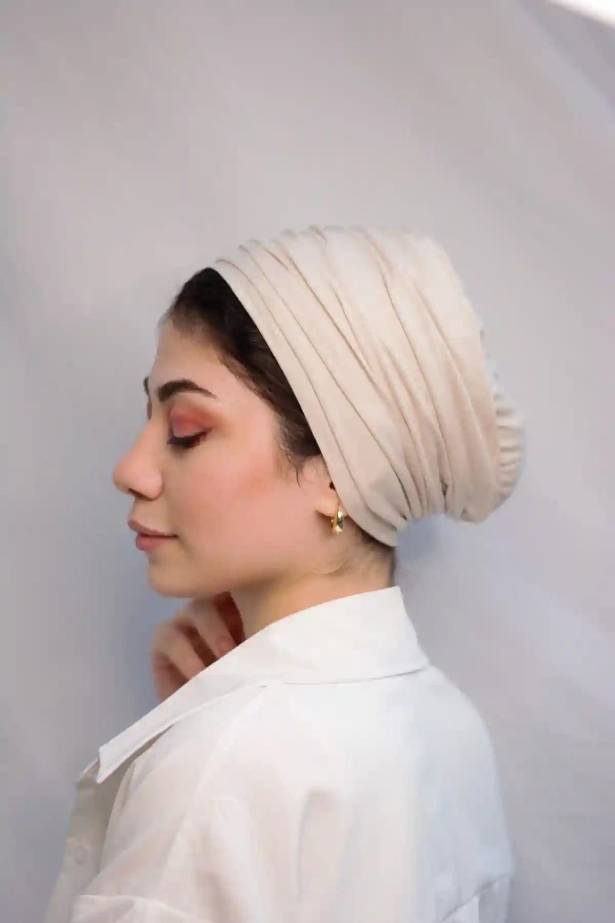 Light beige “cotton” turban